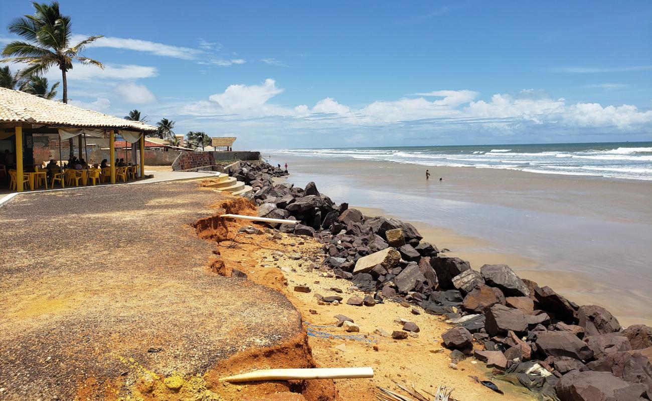 Photo de Praia Da Caueira avec sable lumineux de surface