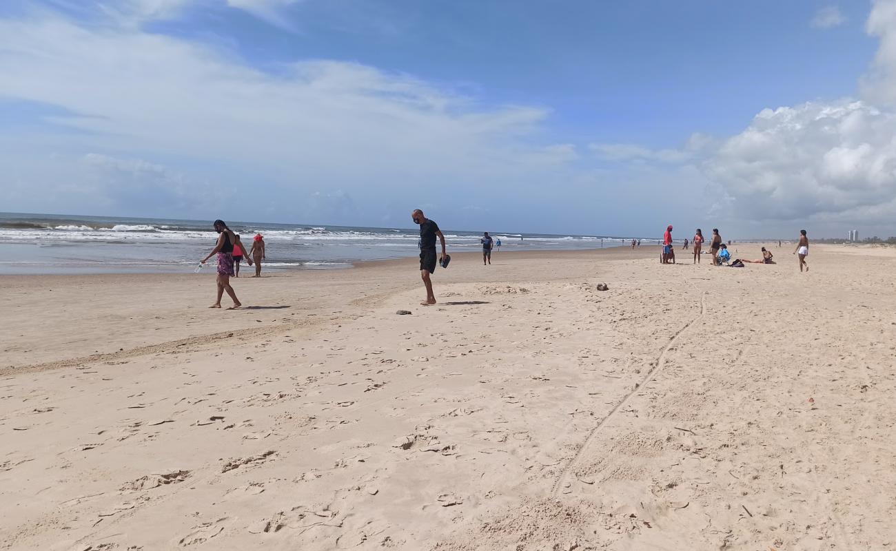 Photo de Praia de Aruana avec sable fin et lumineux de surface