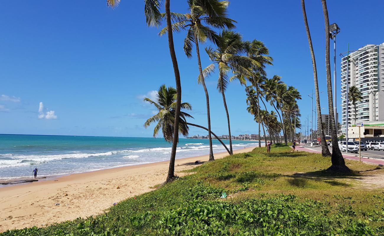 Photo de Praia de Jacarecica avec sable lumineux de surface