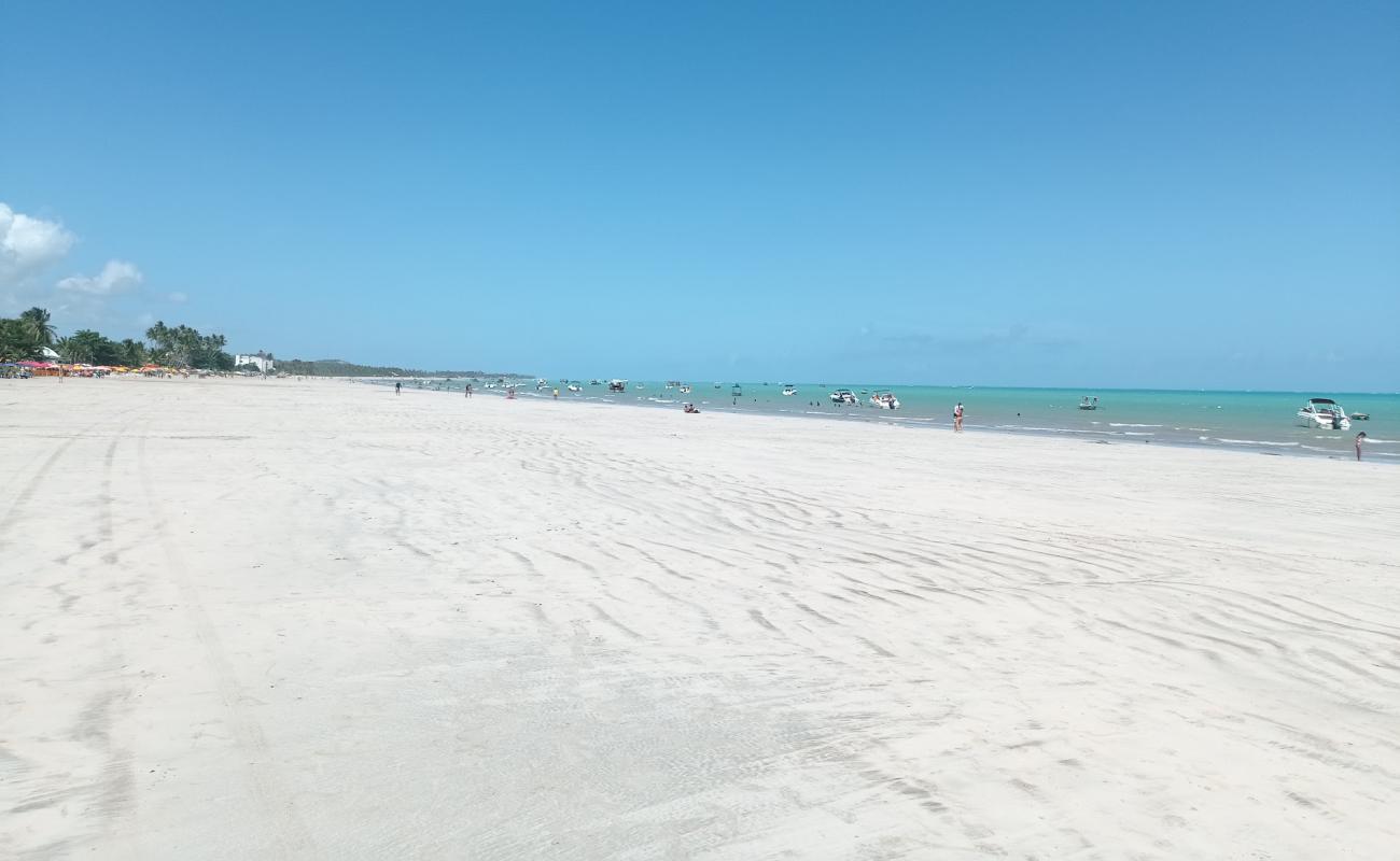 Photo de Praia dos Casais avec sable lumineux de surface