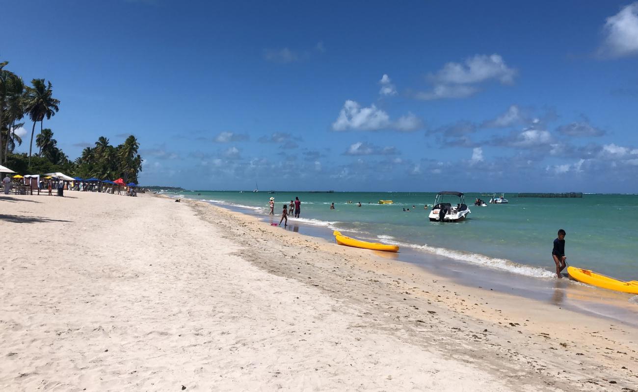 Photo de Plage de Peroba avec sable lumineux de surface