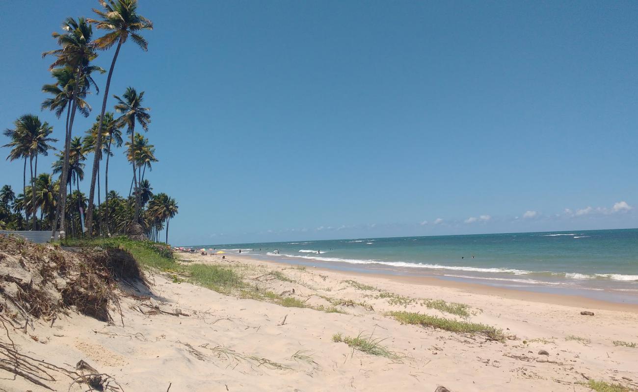 Photo de Praia das Caletas avec sable lumineux de surface