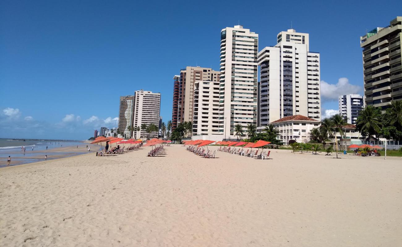 Photo de Praia de Piedade avec sable beige de surface