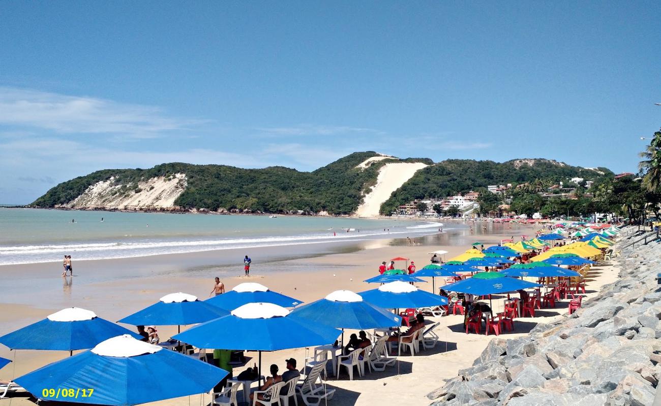 Photo de Praia de Ponta Negra avec sable beige de surface