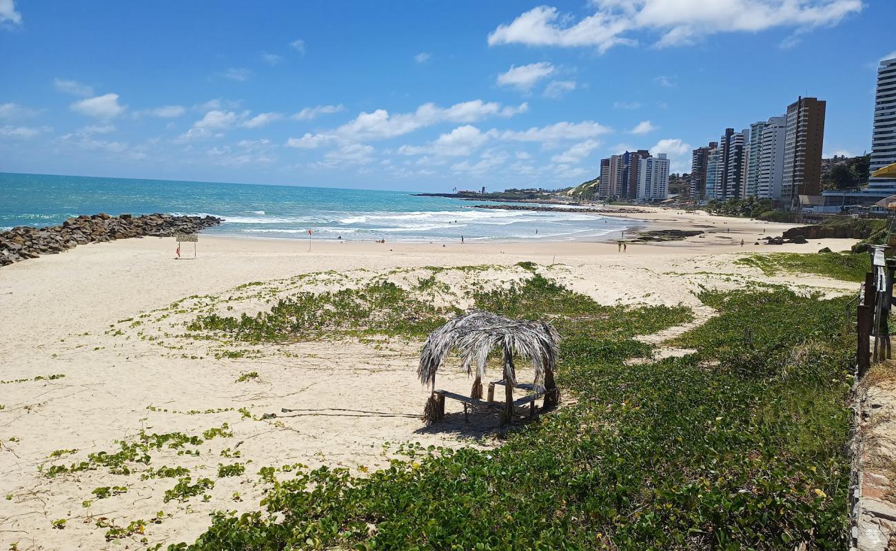 Photo de Plage de Ponta Negra avec sable beige de surface