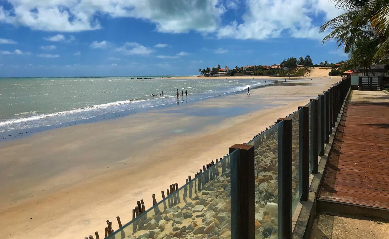 Photo de Praia de Porto Mirim avec sable fin et lumineux de surface