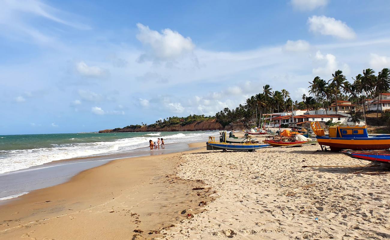 Photo de Praia de Caraubas avec sable beige fin de surface