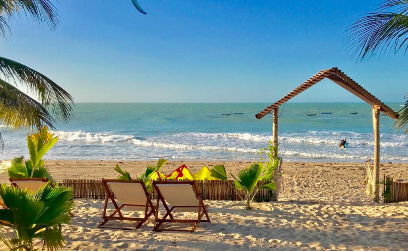 Photo de Praia de Moitas avec sable beige fin de surface