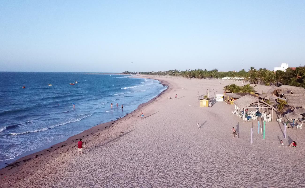 Photo de Praia do Coqueiro avec sable lumineux de surface