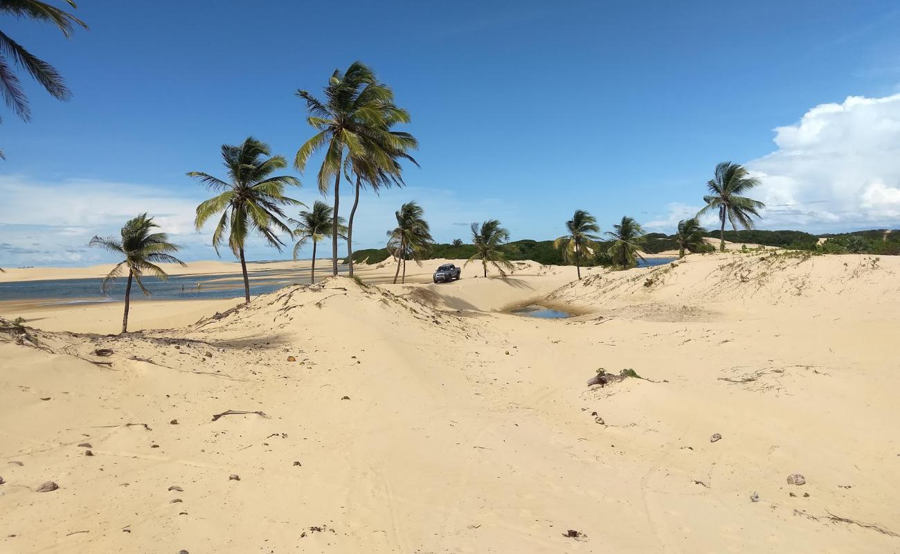 Photo de Praia do Amor avec sable lumineux de surface