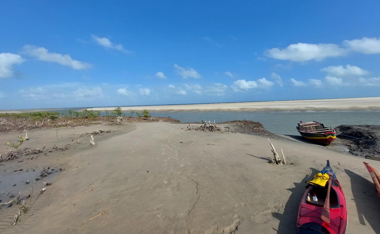 Photo de Praia do Pucal avec sable lumineux de surface