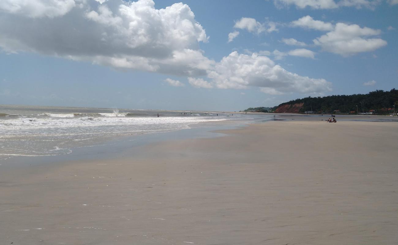 Photo de Praia Do Olho Dagua avec sable lumineux de surface