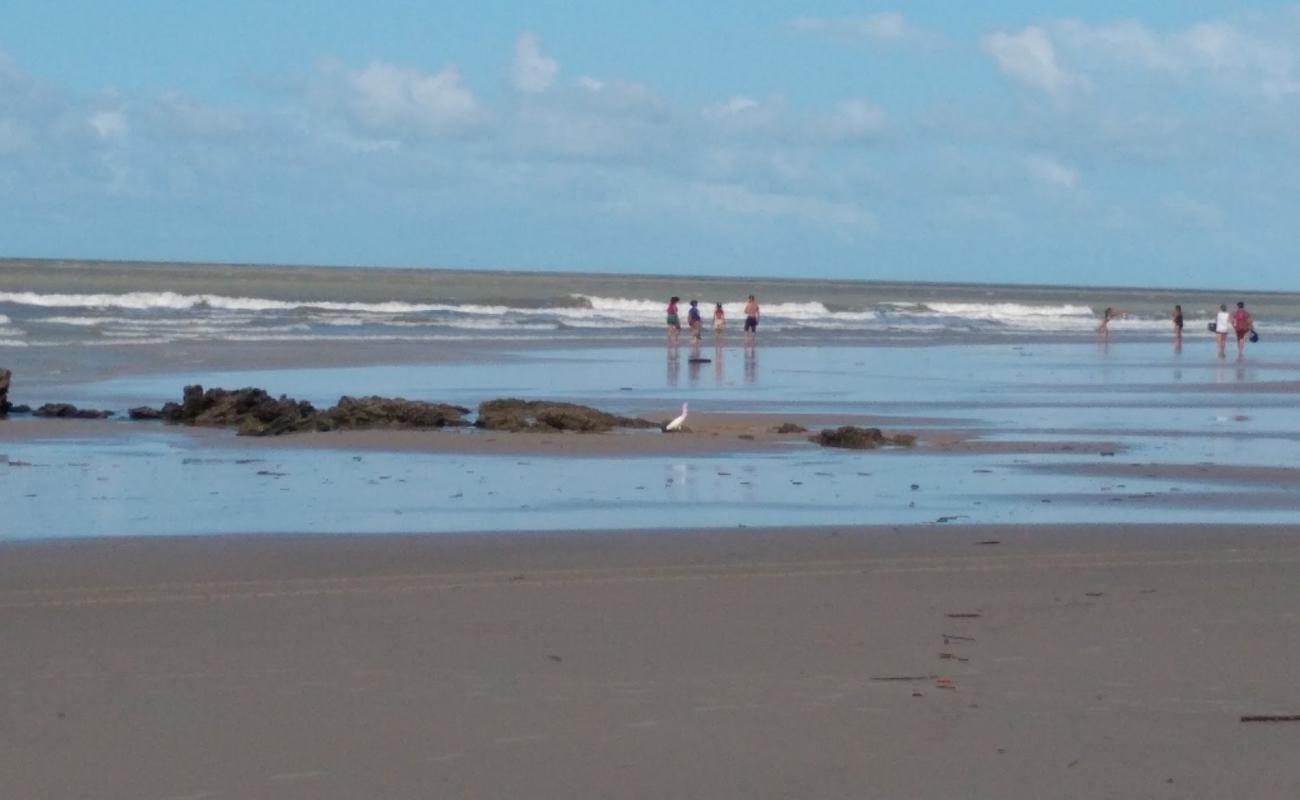 Photo de Praia do Caolho avec sable lumineux de surface