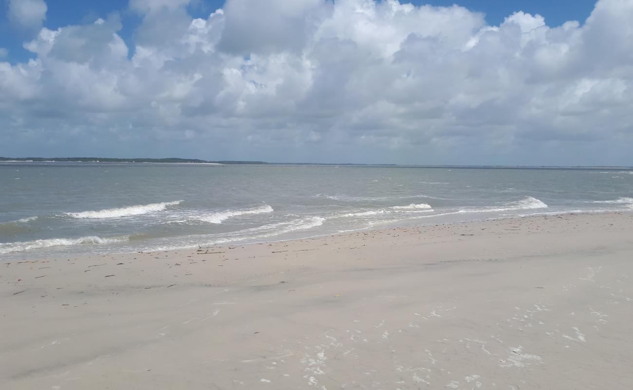 Photo de Praia de Cacacueira avec sable lumineux de surface