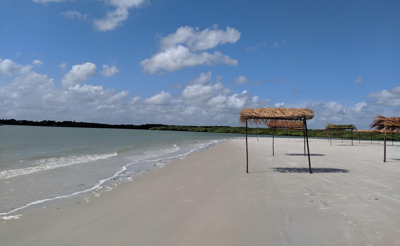 Photo de Praia Do Bora avec sable lumineux de surface