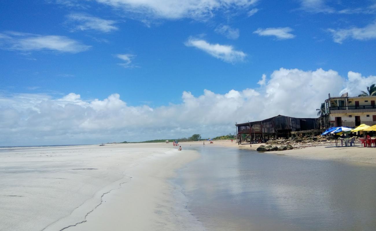 Photo de Praia do Crispim avec sable fin et lumineux de surface