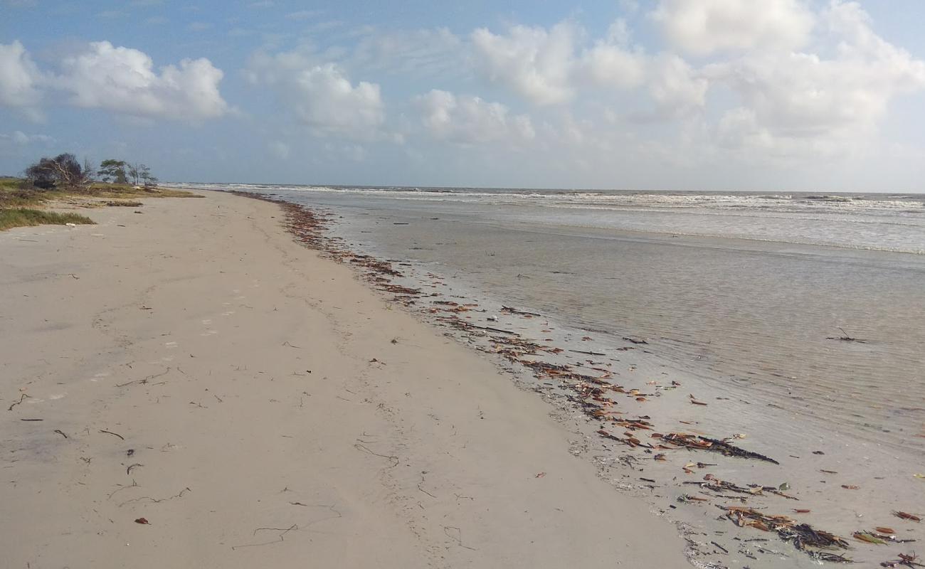 Photo de Praia da Romana avec sable lumineux de surface