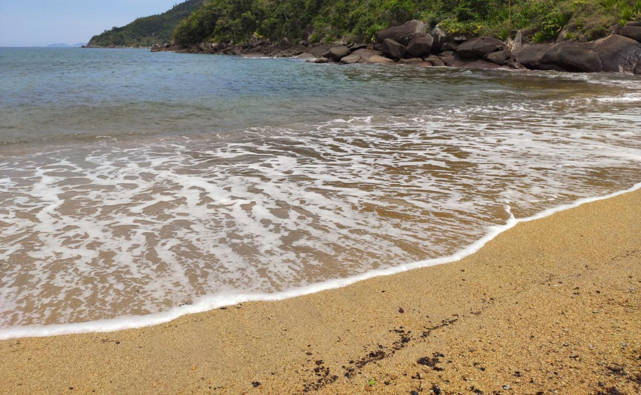 Photo de Praia do Poco avec sable beige de surface