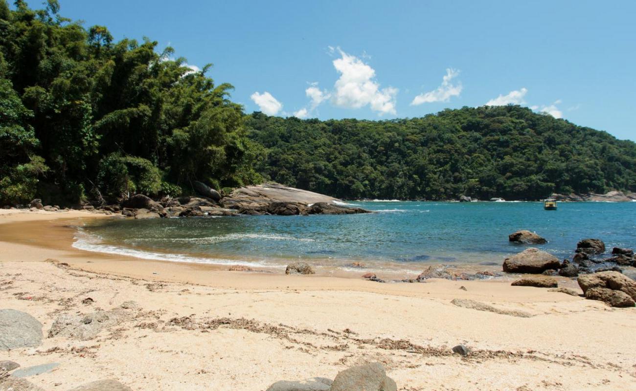 Photo de Praia Mansa avec sable beige de surface
