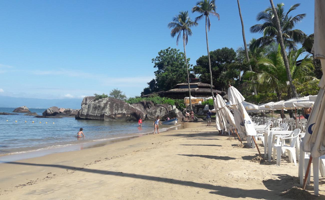 Photo de Praia de Garapocaia avec sable beige de surface