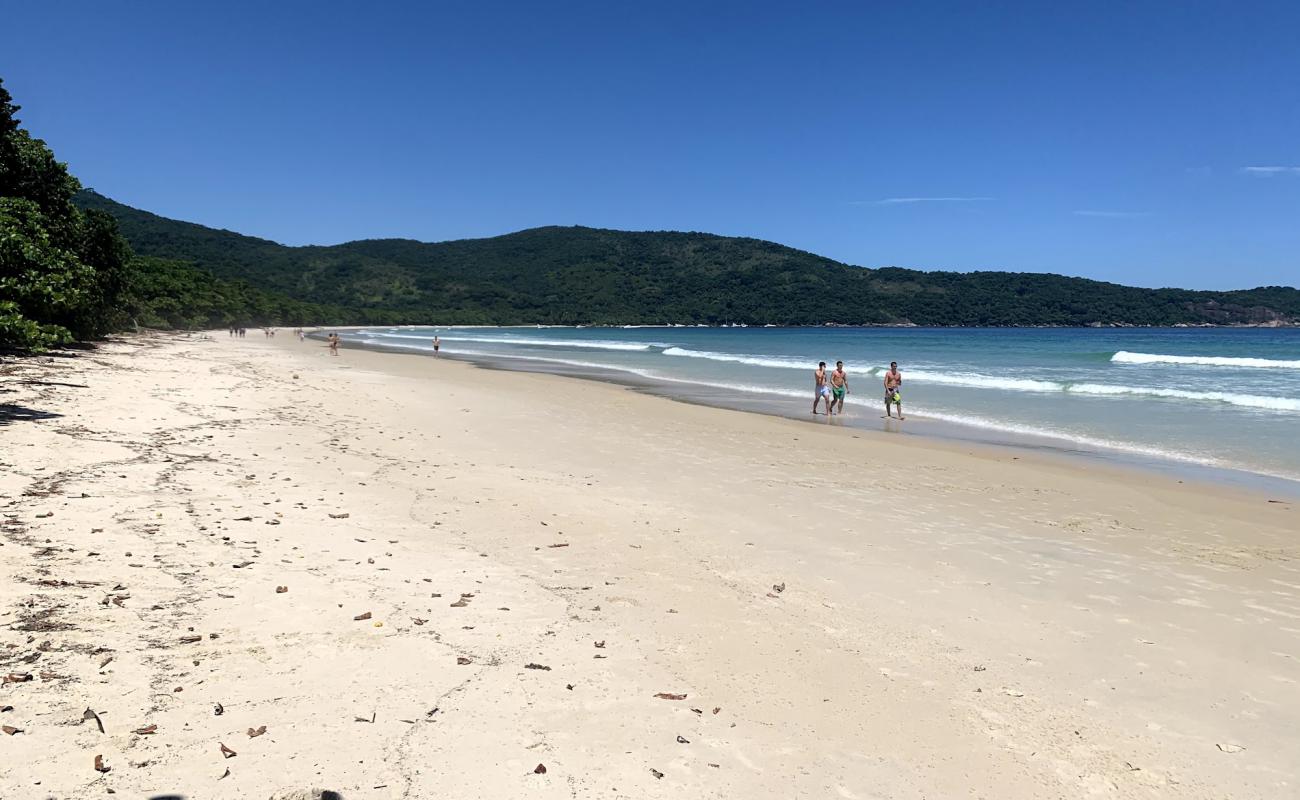 Photo de Plage de Lopes Mendes avec sable beige fin de surface