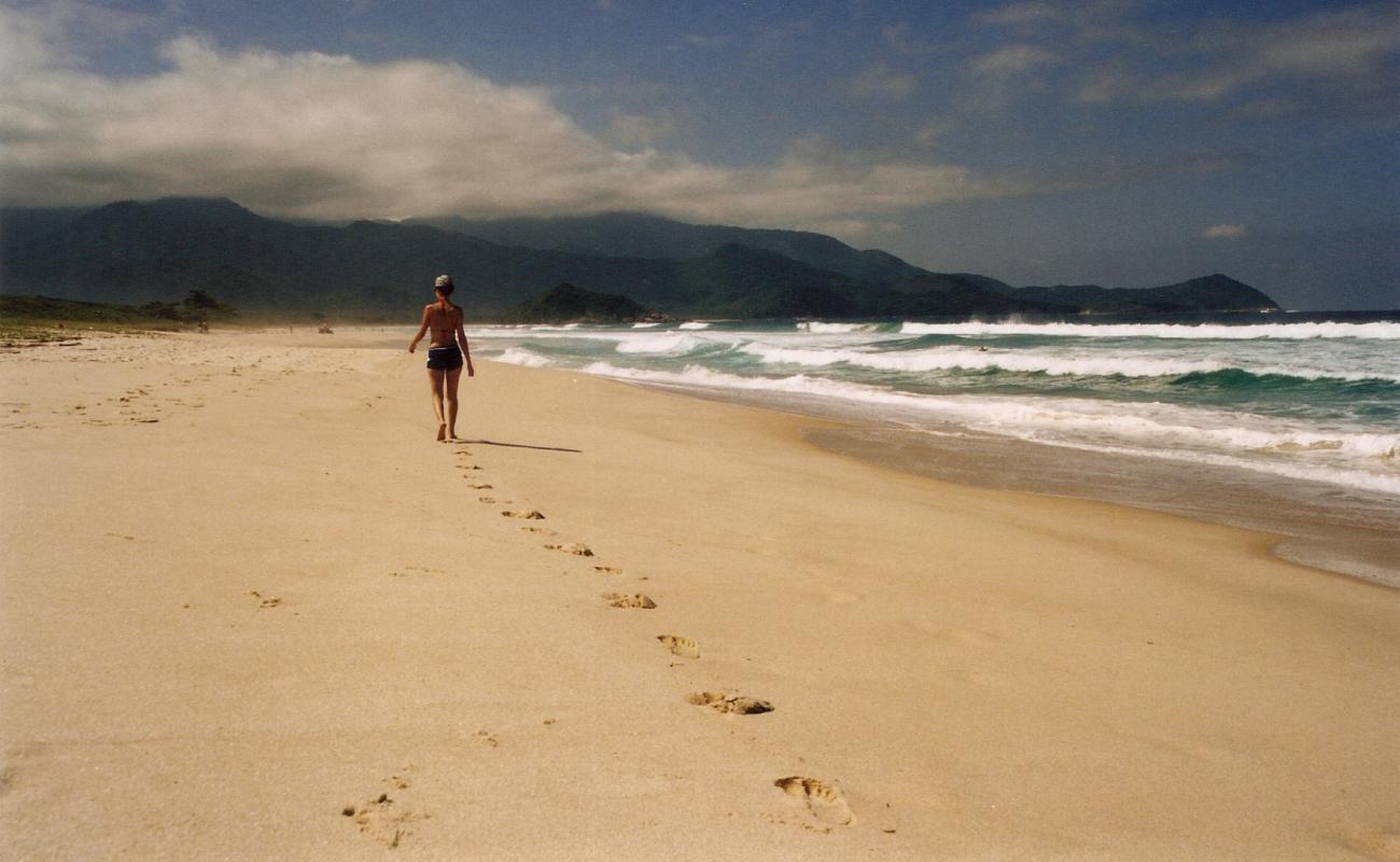 Photo de Praia do Sul avec sable fin et lumineux de surface