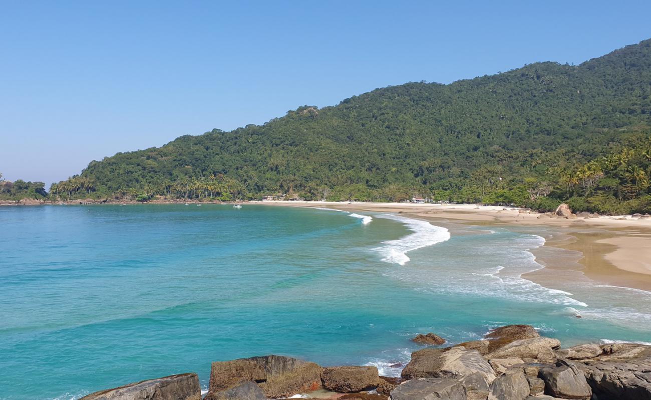 Photo de Aventureiro Beach avec sable beige de surface