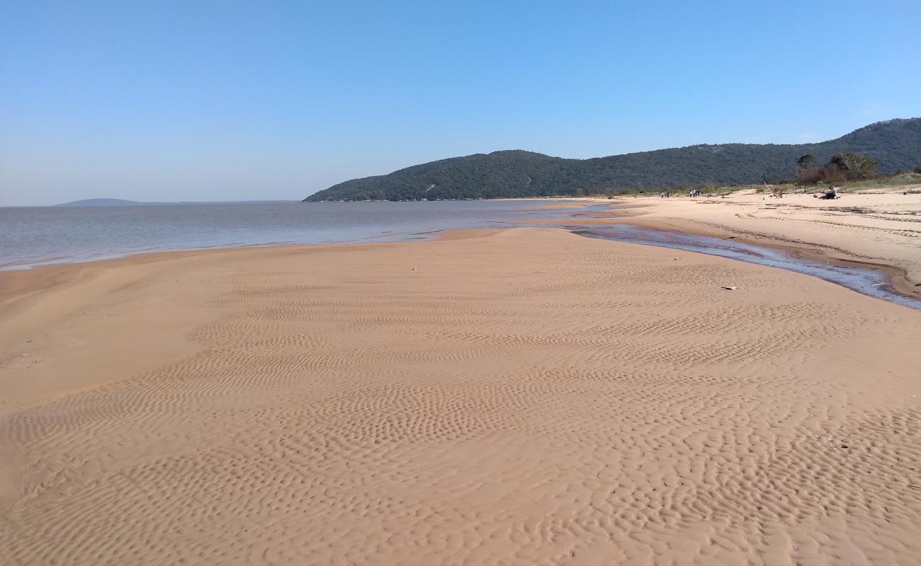 Photo de Praia de Fora avec sable lumineux de surface