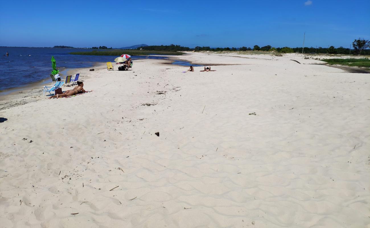 Photo de Varzinha Beach avec sable beige de surface