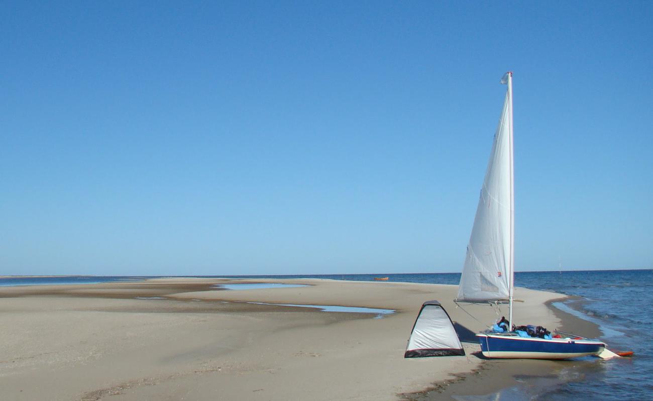 Photo de Praia do Estreito avec sable lumineux de surface