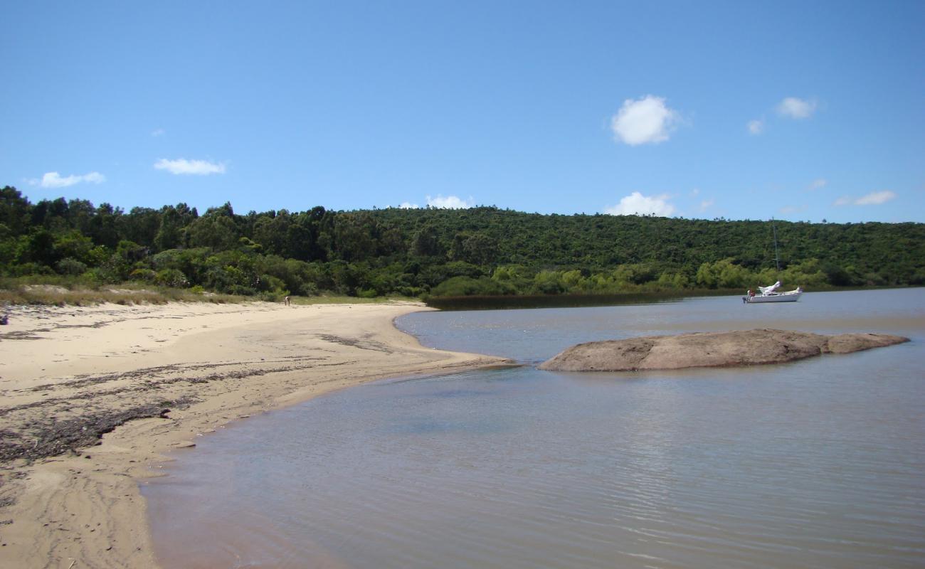 Photo de Praia do Pimenta avec sable lumineux de surface