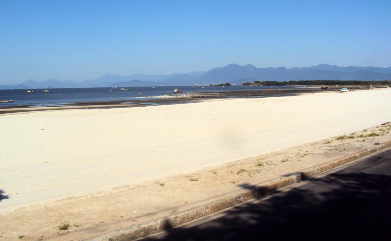 Photo de Praia de Sepetiba avec sable beige de surface