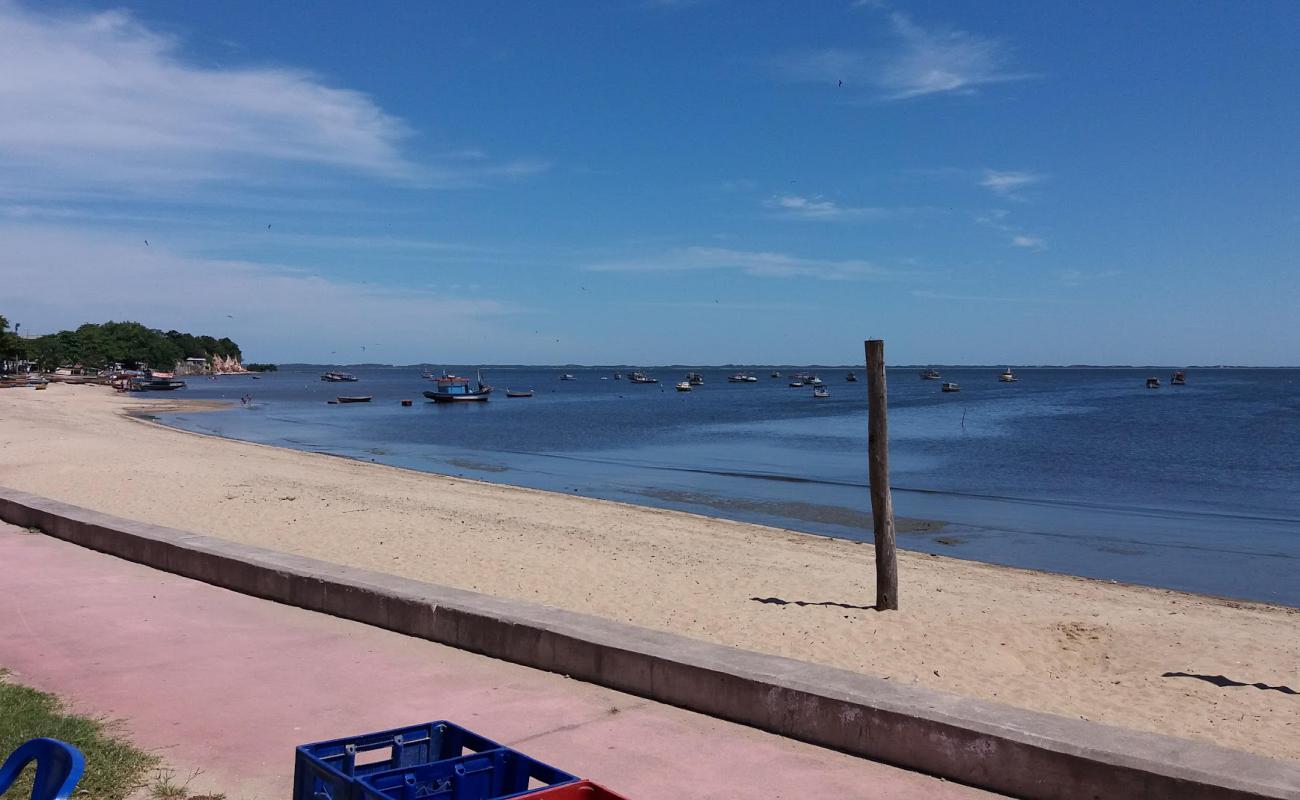 Photo de Praia Dona Luiza avec sable lumineux de surface