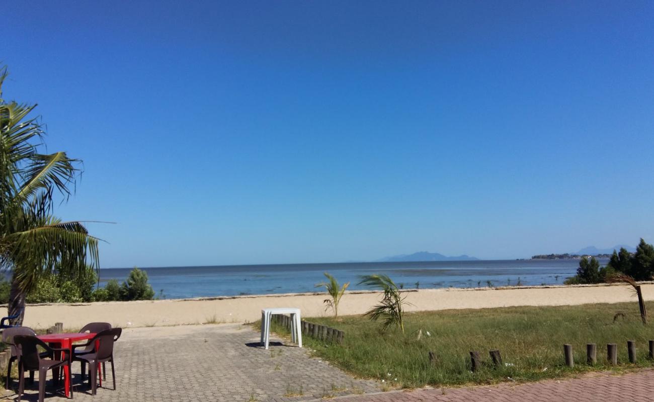 Photo de Praia do Aterro avec sable lumineux de surface