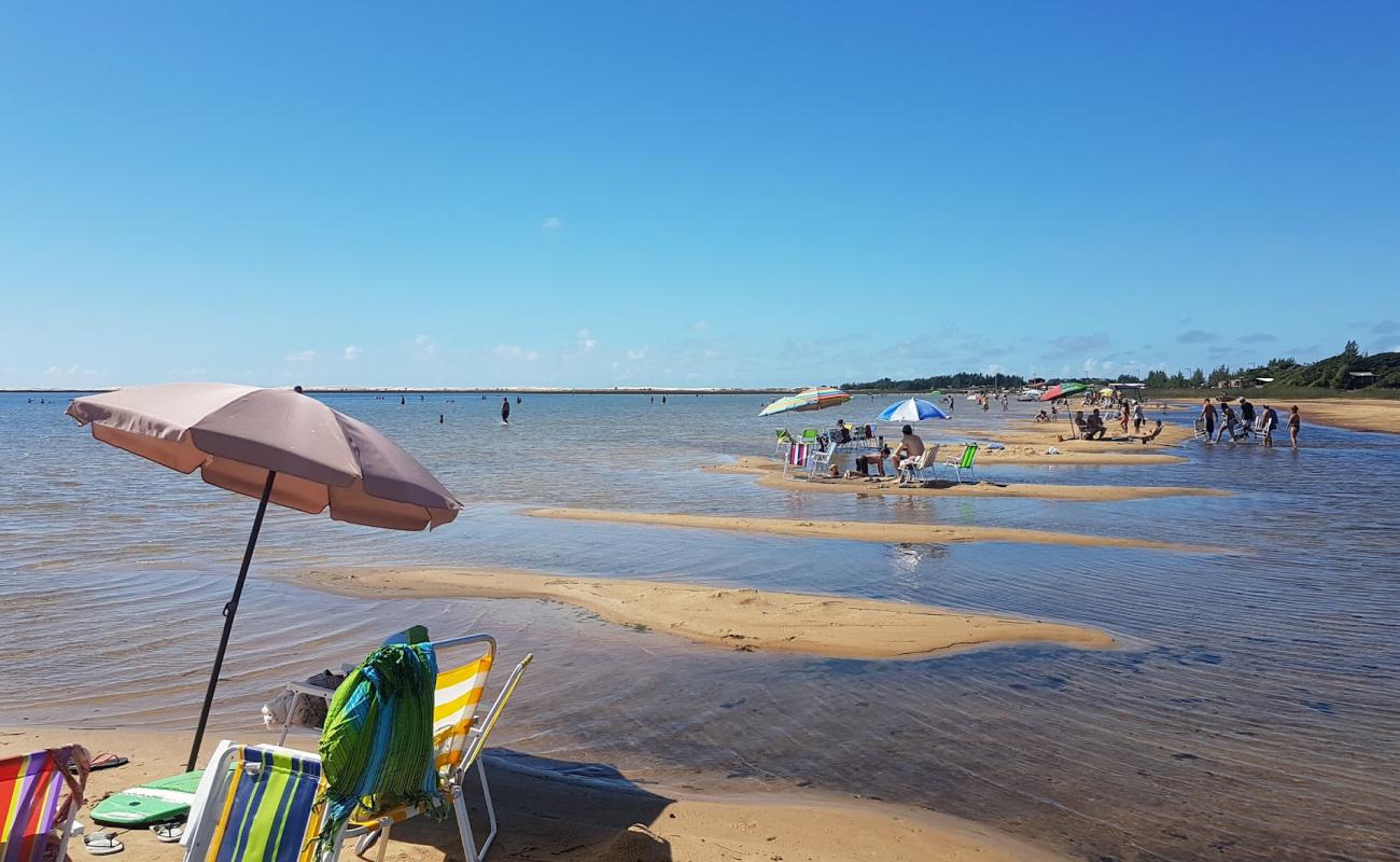 Photo de Praia de Bacupari avec sable beige de surface