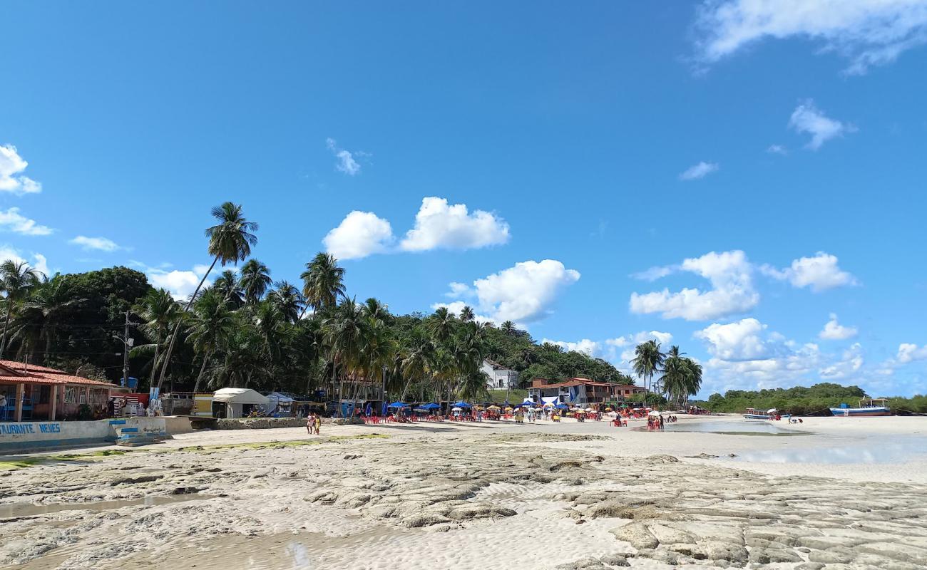 Photo de Praia Das Neves avec sable beige de surface
