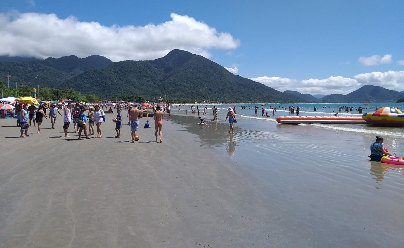 Photo de Plage de Maranduba avec sable fin et lumineux de surface