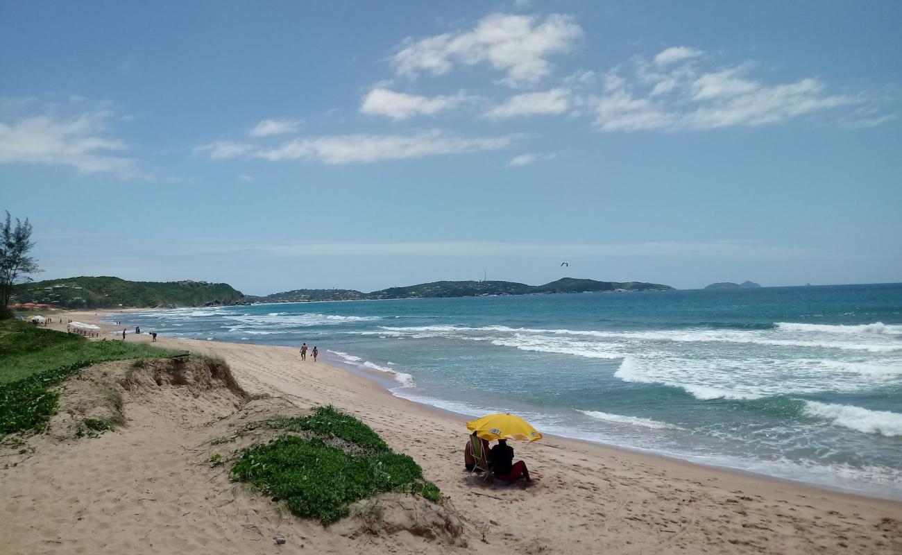 Photo de Praia de Tucuns avec sable fin et lumineux de surface