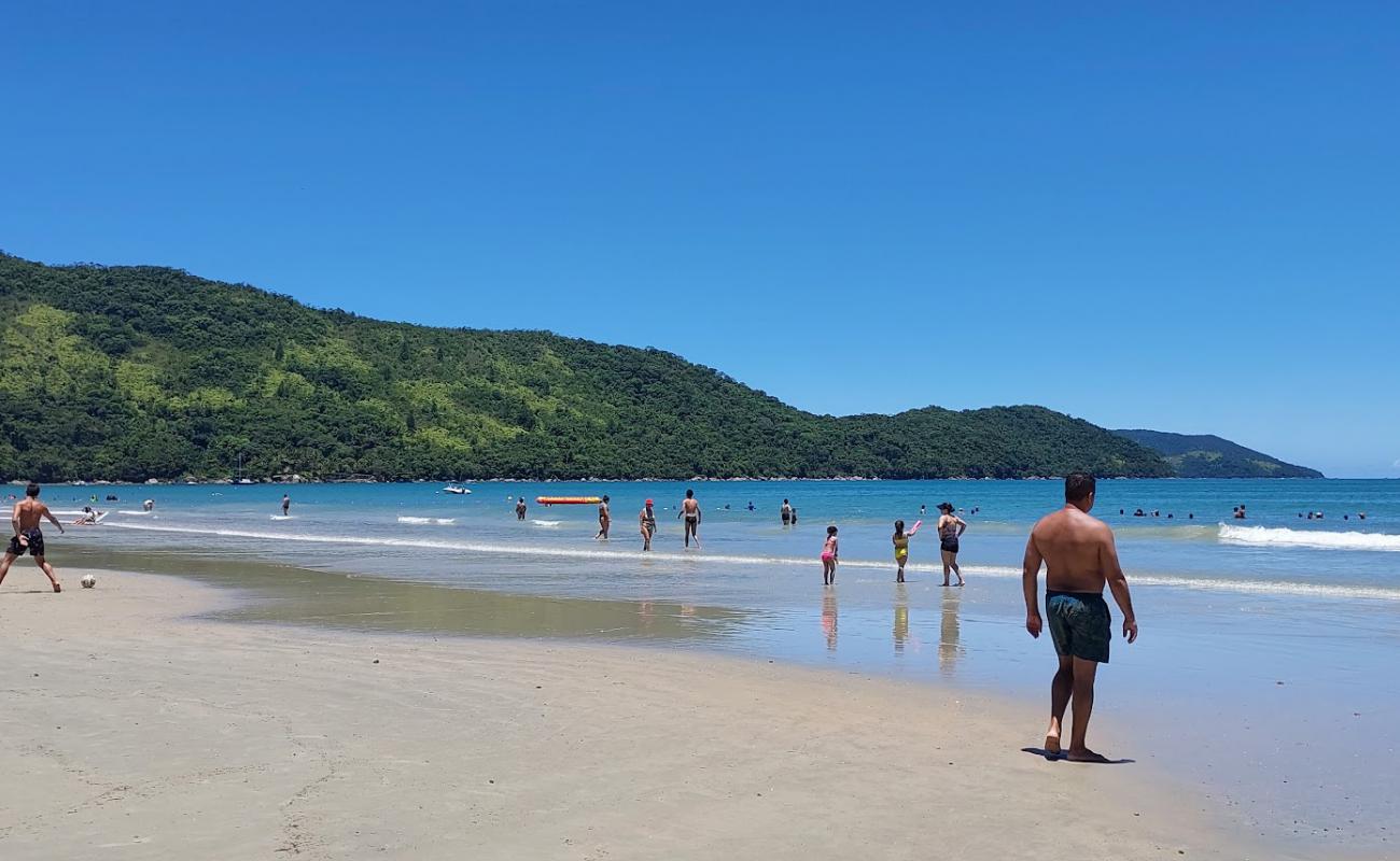 Photo de Plage d'Enseada avec sable beige fin de surface