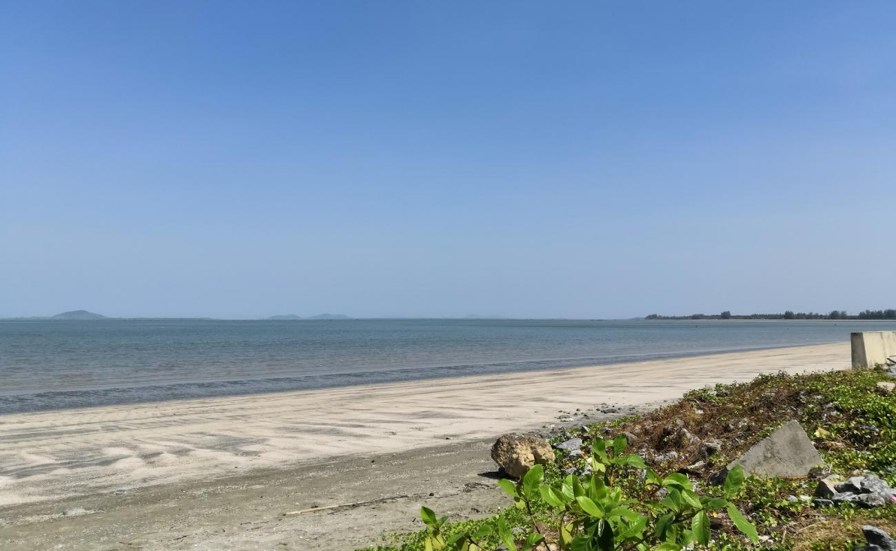 Photo de Rawai Beach Satoon avec sable beige de surface