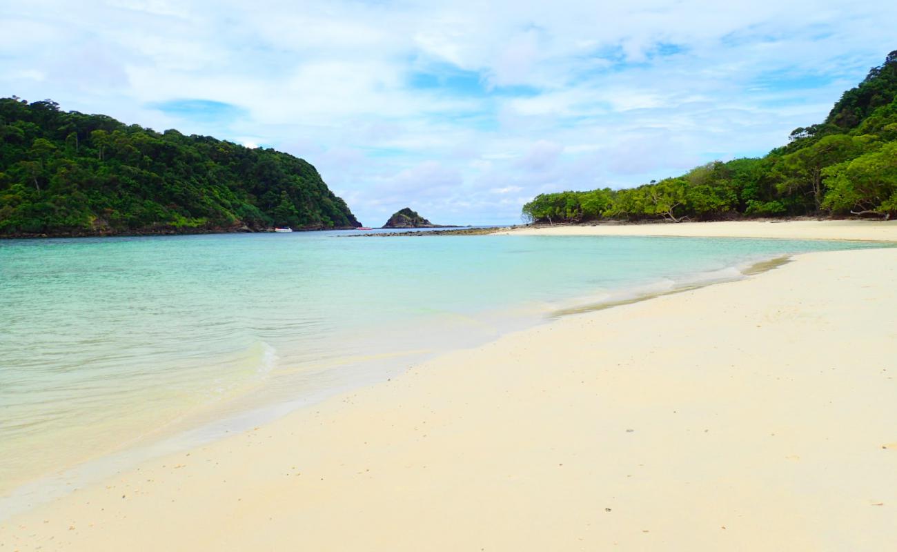 Photo de Mot Tanoi Beach avec sable beige de surface