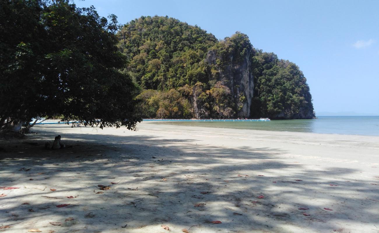 Photo de Koh Bae Na Beach avec sable beige de surface