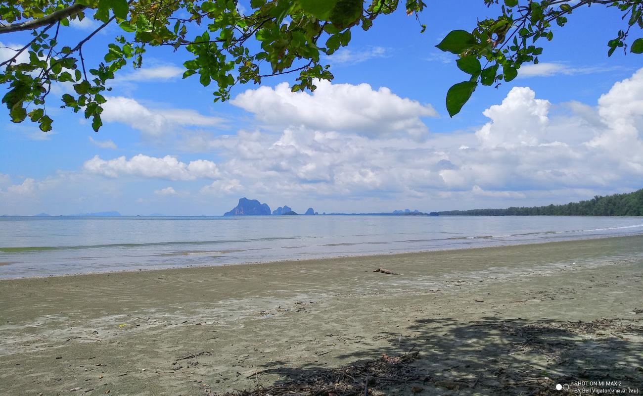 Photo de Chao Mai Beach avec sable beige de surface