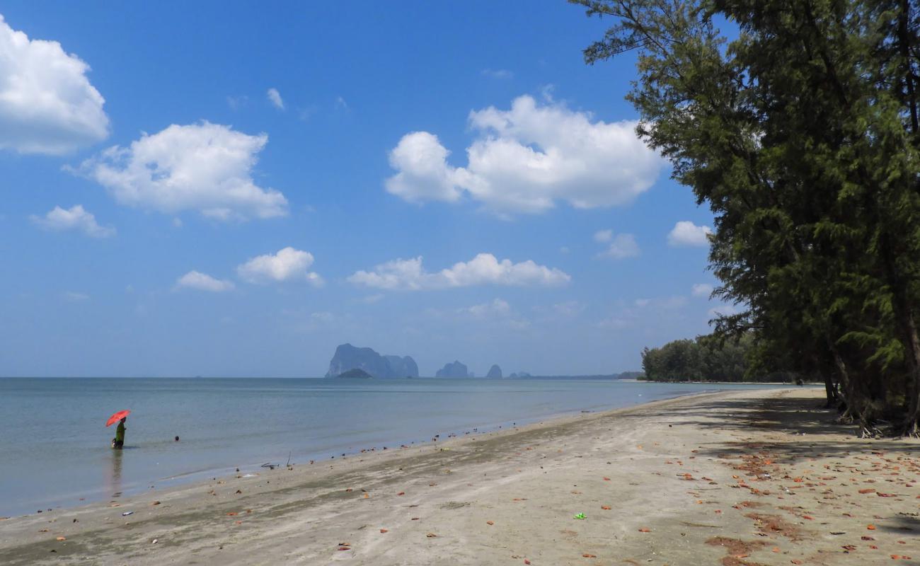 Photo de Chang Lang Beach avec sable beige de surface