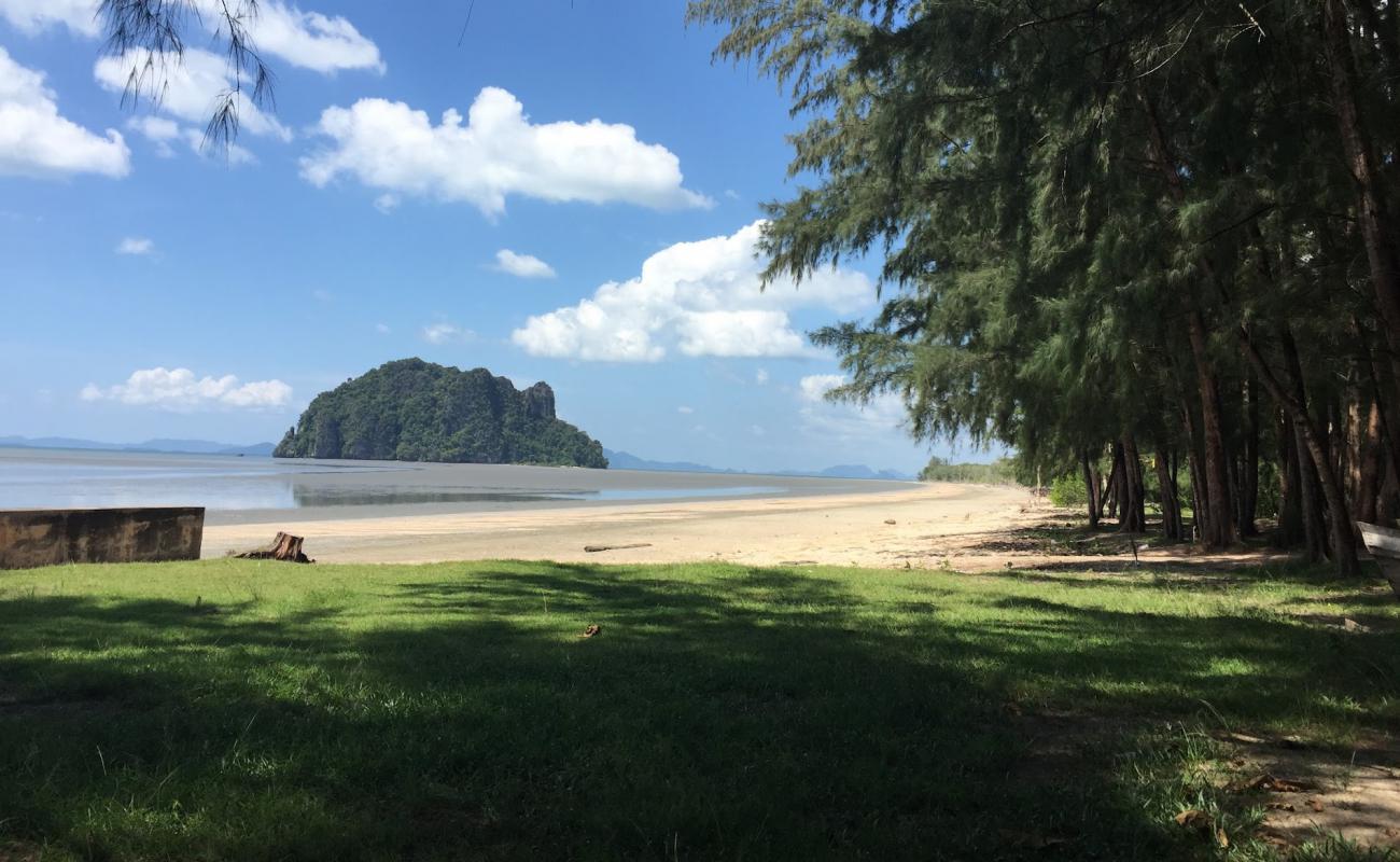Photo de Keb Tawan Beach avec sable beige de surface