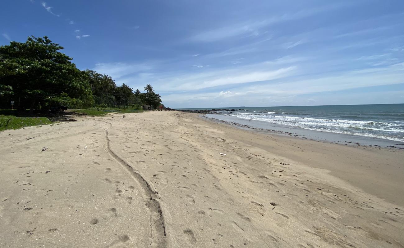 Photo de Khlong Hin Beach avec sable beige & pierres de surface
