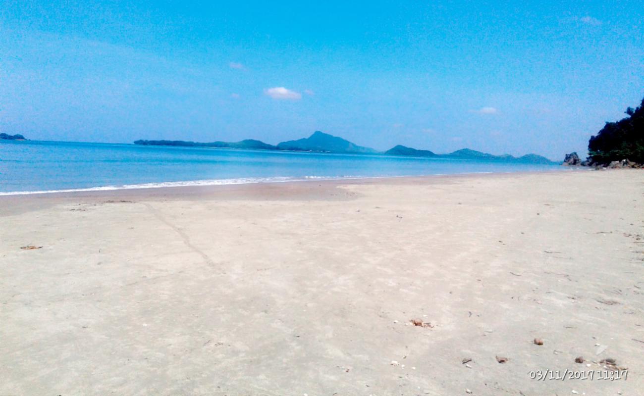 Photo de Pak Khlong avec sable beige de surface