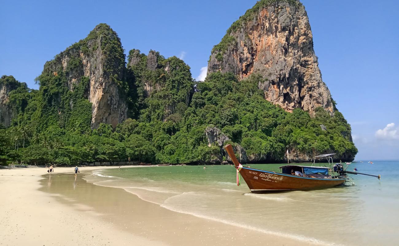 Photo de Railey beach avec sable fin blanc de surface