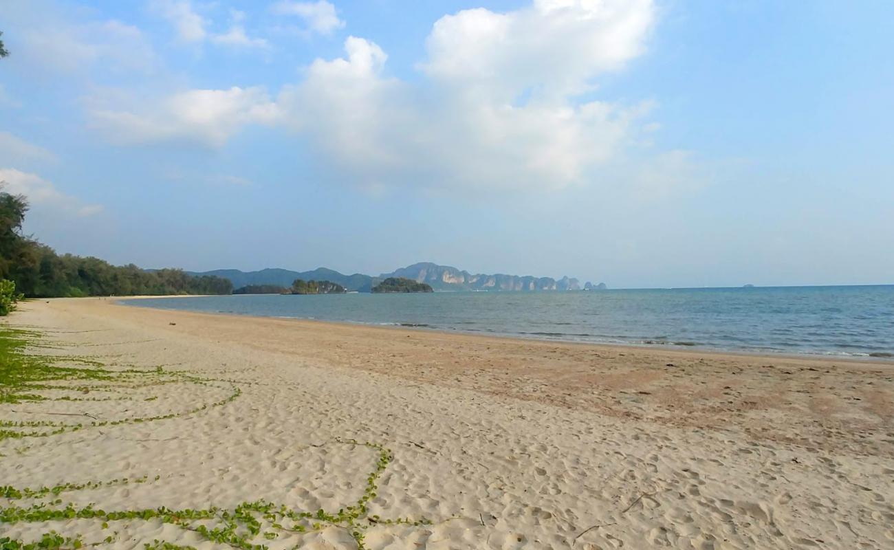 Photo de Antosil Beach avec sable beige de surface