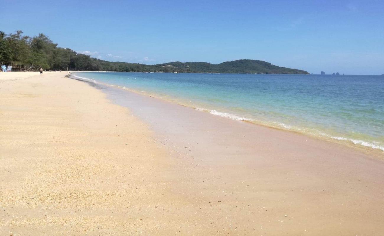 Photo de Klong Muang Beach avec sable beige de surface